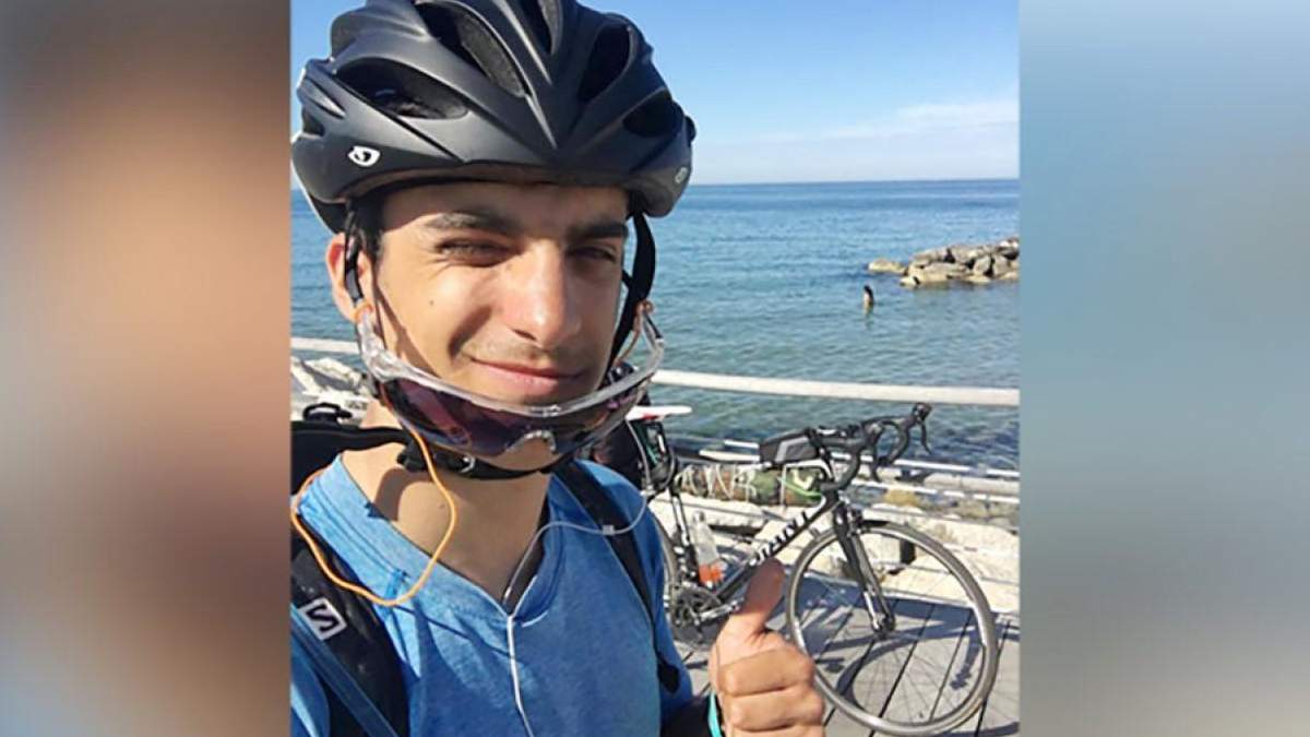 Студент ехал на велосипеде домой тысячи километров Студент ехал на велосипеде домой тысячи километров